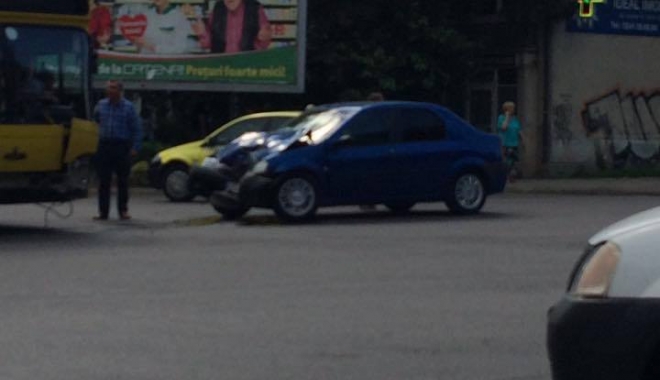 Panică printre călători. Accident între un autobuz RATC și o Dacie Logan - 19198364158148529191359774324238-1497535351.jpg