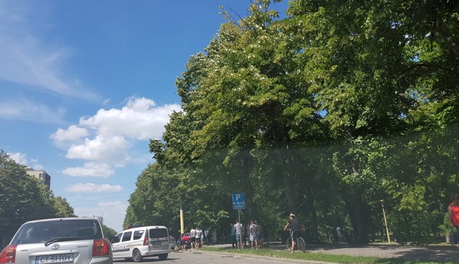 Galerie foto. ACCIDENT RUTIER GRAV, LA CONSTANȚA. UN TAXI S-A RĂSTURNAT - 19400153102134324309910531626400-1498309238.jpg