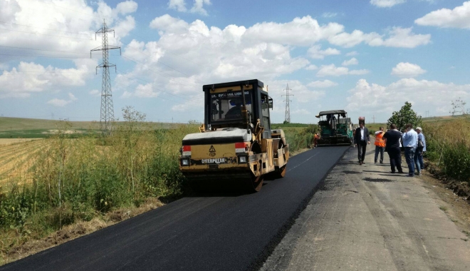 Galerie foto. LUCRĂRILE DE ASFALTARE din județ, VERIFICATE DE ȘEFUL CJC - 19578551156614845675200616810740-1498654429.jpg