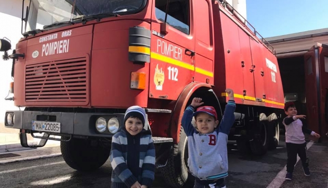 Micuții de la Grădinița 37, pompieri pentru o zi - 6-1495608474.jpg