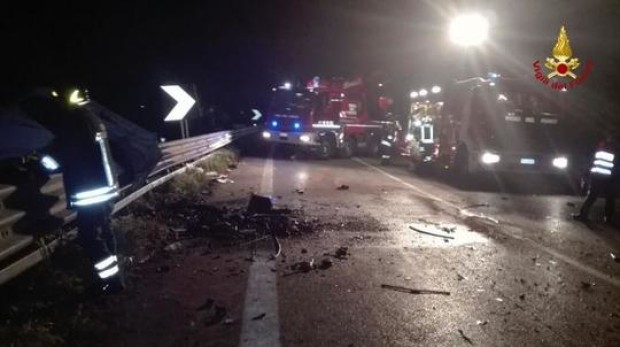 FOTO. ACCIDENT CUMPLIT PE AUTOSTRADĂ. Opt români au fost răniți grav și un italian a murit - 61879127-1492084882.jpg