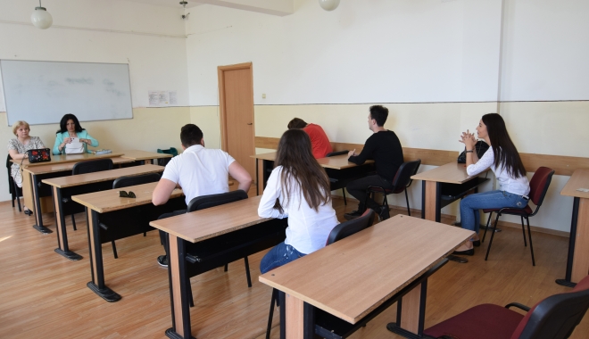 GALERIE FOTO. BACALAUREAT 2017. Astăzi este proba orală la limba română - bac2-1496730829.jpg