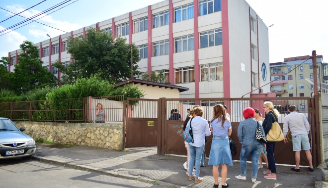 ÎNCEPE EVALUAREA NAȚIONALĂ. Absolvenții de clasa a VIII-a susțin astăzi proba la limba română - dsc0415-1497852937.jpg