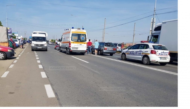 ACCIDENT RUTIER GRAV. Cinci autoturisme și o motocicletă, implicate. MOTOCICLISTUL a zburat peste două mașini - moto153077600-1498127958.jpg