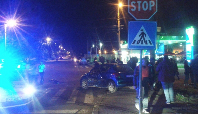 GALERIE FOTO /  ACCIDENT SPECTACULOS LA CONSTANȚA. UN ȘOFER BEAT A INTRAT CU BOLIDUL DIRECT ÎN FARMACIE! A ÎNCEPUT SĂ AMENINȚE CĂ ESTE DE LA AMBASADĂ! - patru-1494528928.jpg