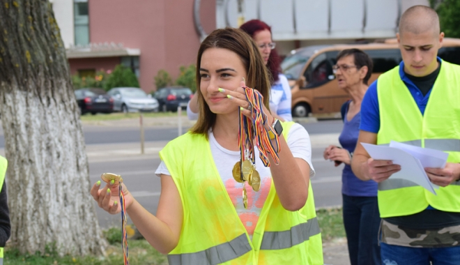 Sute de alergători, la ediția jubiliară a Crosului Național Olimpic - sute15-1497788847.jpg