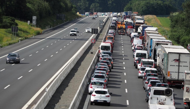 Foto. ACCIDENT CUMPLIT ÎNTRE UN AUTOCAR ȘI UN CAMION. 17 persoane dispărute - unfallreisebusinmuenchberg2-1499074512.jpg