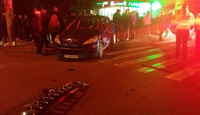 GALERIE FOTO /  ACCIDENT SPECTACULOS LA CONSTANȚA. UN ȘOFER BEAT A INTRAT CU BOLIDUL DIRECT ÎN FARMACIE! A ÎNCEPUT SĂ AMENINȚE CĂ ESTE DE LA AMBASADĂ! - unu-1494528896.jpg