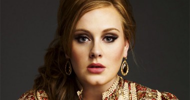 Foto : Adele, marea c�tig�toare la Premiile Grammy