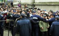 Foto : Maz�re taie cu mil� din „pomenile“ pensionarilor
