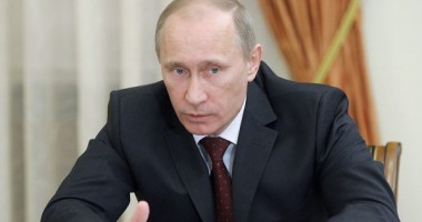 Foto : Vladimir Putin, somat s� prezinte sursele de finan�are pentru m�surile sociale propuse