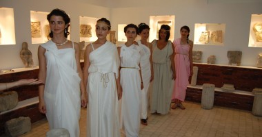 Foto : �ntoarcere la moda Greciei antice