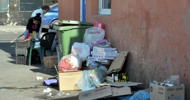 Foto : "De ce este Pia�a Grivi�ei murdar� �i obositoare?"
