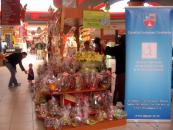 Foto : Expozi�ie cu v�nzare de obiecte realizate de copiii din centrele de plasament const�n�ene
