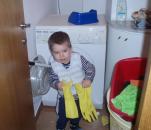 Foto : „Nu vreau s�-mi �in copilul departe de treburile casnice, chiar dac� e b�iat!”