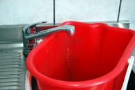 Foto : Acuzat c� p�c�le�te apometrul l�s�nd inten�ionat robinetul s� picure
