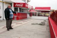 Foto : Apele Rom�ne vor s�-i demoleze terasa lui „nea �u�u“