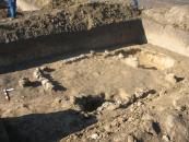 Foto : O a�ezare rural� medieval� a r�s�rit �n calea Autostr�zii Soarelui