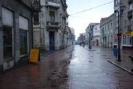 Foto : Obloanele cad unele dup� altele, pe �tefan cel Mare