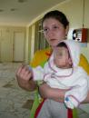 Foto : �n loc s� se �ns�n�to�easc�, o feti�� de opt luni s-a �mboln�vit mai r�u �n spital