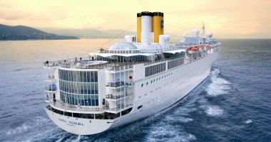 Foto : Doi rom�ni sunt la bordul vasului de croazier� care plute�te �n deriv� �n Oceanul Indian