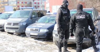 Foto : IMAGINI �N EXCLUSIVITATE/ Descinderea cu masca�i, coordonat� de Garda de Coast�