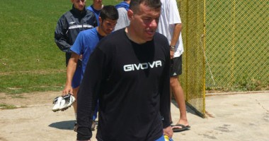 Foto : FC Farul: Nu da�i cu pietre �n Cornel Cernea!
