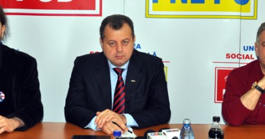 Foto : Mircea Banias face echip� �n alegeri cu Remus Cernea �i M�d�lin Voicu