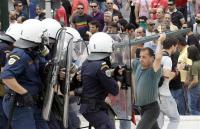 Foto : Sute de greci au continuat protestele la Atena