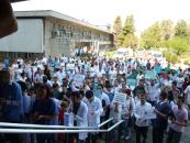 Foto : Medicii din Constan�a au urmat exemplul celor din Br�ila: �i-au strigat durerea �n strad� (galerie foto)