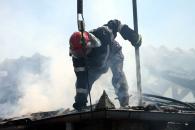 Foto : O b�tr�n� a murit carbonizat�, la Poarta Alb�