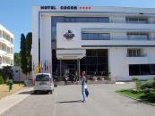 Foto : A stat o lun� la un hotel de patru stele f�r� s� pl�teasc�