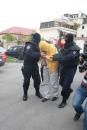 Foto : Prin�i c�nd vroiau s� retrag� cu acte false aproape 700.000 de euro dintr-un cont