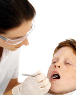 Foto : De ce am�n� const�n�enii vizita la dentist
