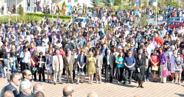 Foto : Sunt sau nu sunt facult��ile const�n�ene fabrici de �omeri?