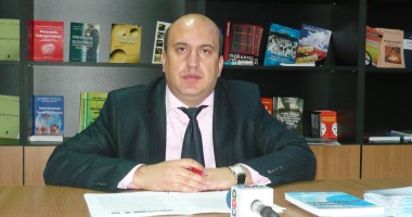 Foto : "Promit s� dau dovad� de for��  �i demnitate din postura de rector!"
