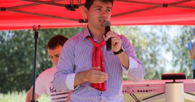 Foto : PSD �i bag� primarului George Scupra un liberal pe g�t