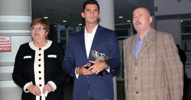 Foto : Horia Tec�u, premii printre prieteni