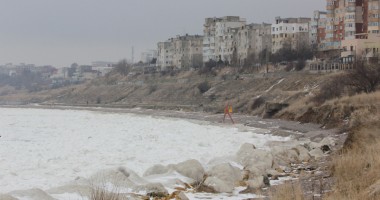 Foto : Ce a l�sat �n urm� furtuna pe plajele din Constan�a �i din Mamaia / GALERIE FOTO