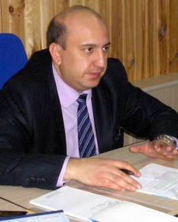 Foto : Prof. D�nu� Epure, �n turneu electoral