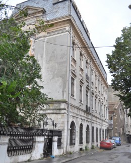 Foto : Cine b�ntuie Hotelul Intim?