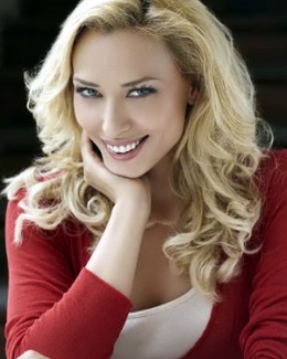 Foto : Iulia V�ntur: „Mama  m-a �nv��at c� e bine ca b�rba�ii s� m� abordeze“