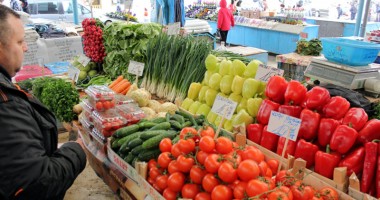 Foto : Jale mare �n pie�ele const�n�ene: Pre�urile la legume au explodat