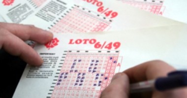 Foto : Afl� c��i bani po�i c�tiga la Loto 6/49