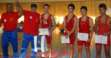 Foto : Cu ochii pe „lupii tineri“