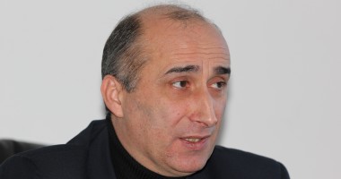 Foto : Prorectorul Marian Cojoc depune oficial candidatura