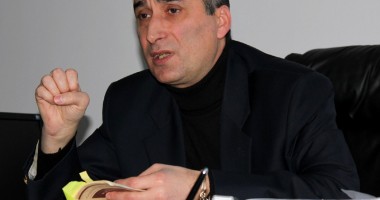 Foto : "Sunt preg�tit pentru orice fel  de postur�. Nu pentru impostur�"