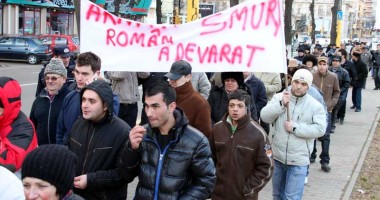 Foto : Mitingul de la Constan�a: protest sau "petrecere" pesedist�?