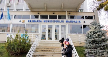 Foto : Cine r�vne�te la Prim�ria Mangalia