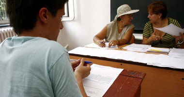 Foto : �ncepe Evaluarea na�ional� a elevilor de clasa a VIII-a. C�t cost� corectarea lucr�rilor?